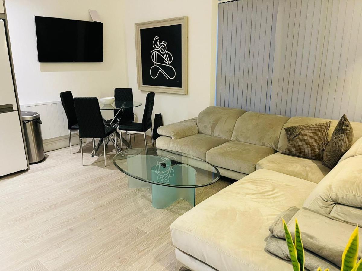 Salt Hill Windsor Legoland Eton Heathrow Luxury 2 Bed 1 Bath Free Parking Apartment สลาว ภายนอก รูปภาพ