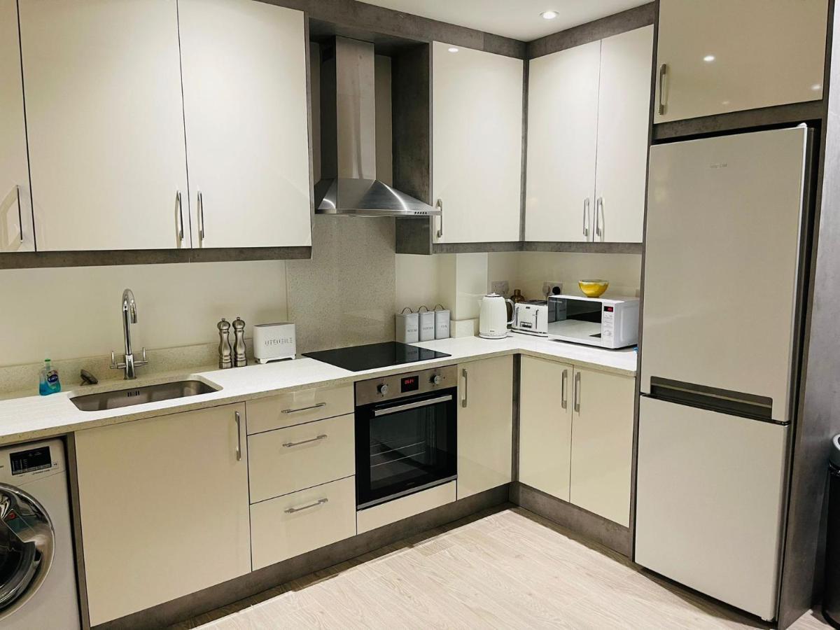 Salt Hill Windsor Legoland Eton Heathrow Luxury 2 Bed 1 Bath Free Parking Apartment สลาว ภายนอก รูปภาพ