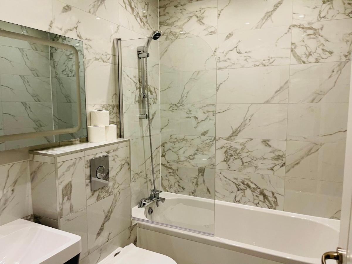 Salt Hill Windsor Legoland Eton Heathrow Luxury 2 Bed 1 Bath Free Parking Apartment สลาว ภายนอก รูปภาพ