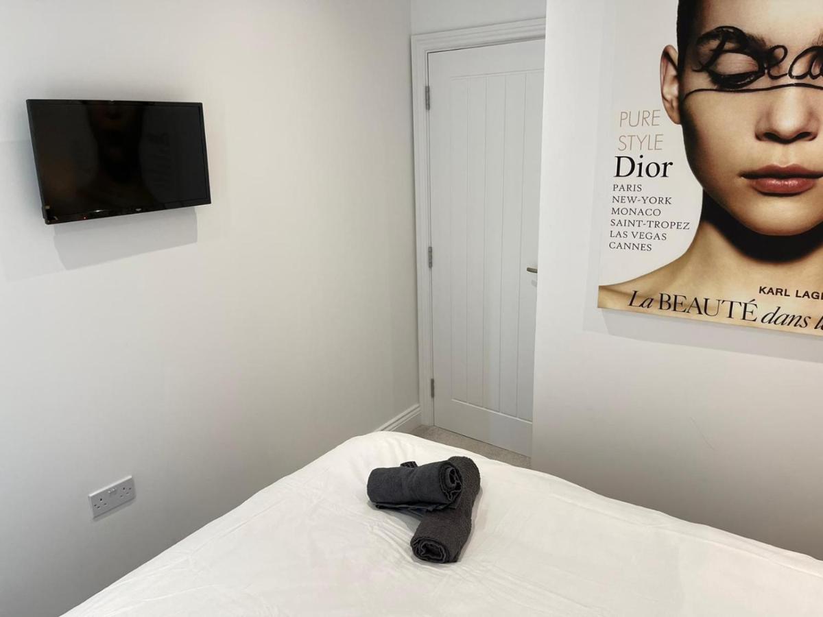 Salt Hill Windsor Legoland Eton Heathrow Luxury 2 Bed 1 Bath Free Parking Apartment สลาว ภายนอก รูปภาพ
